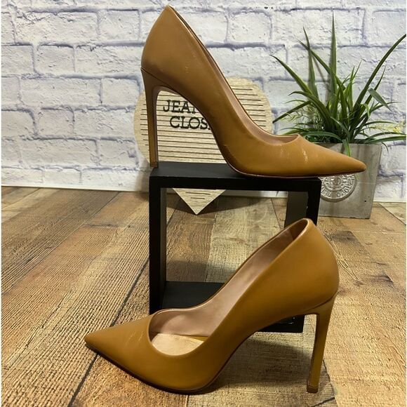 Schutz x Revolve Lou Pump in Dark Caramel - Picture 2 of 13